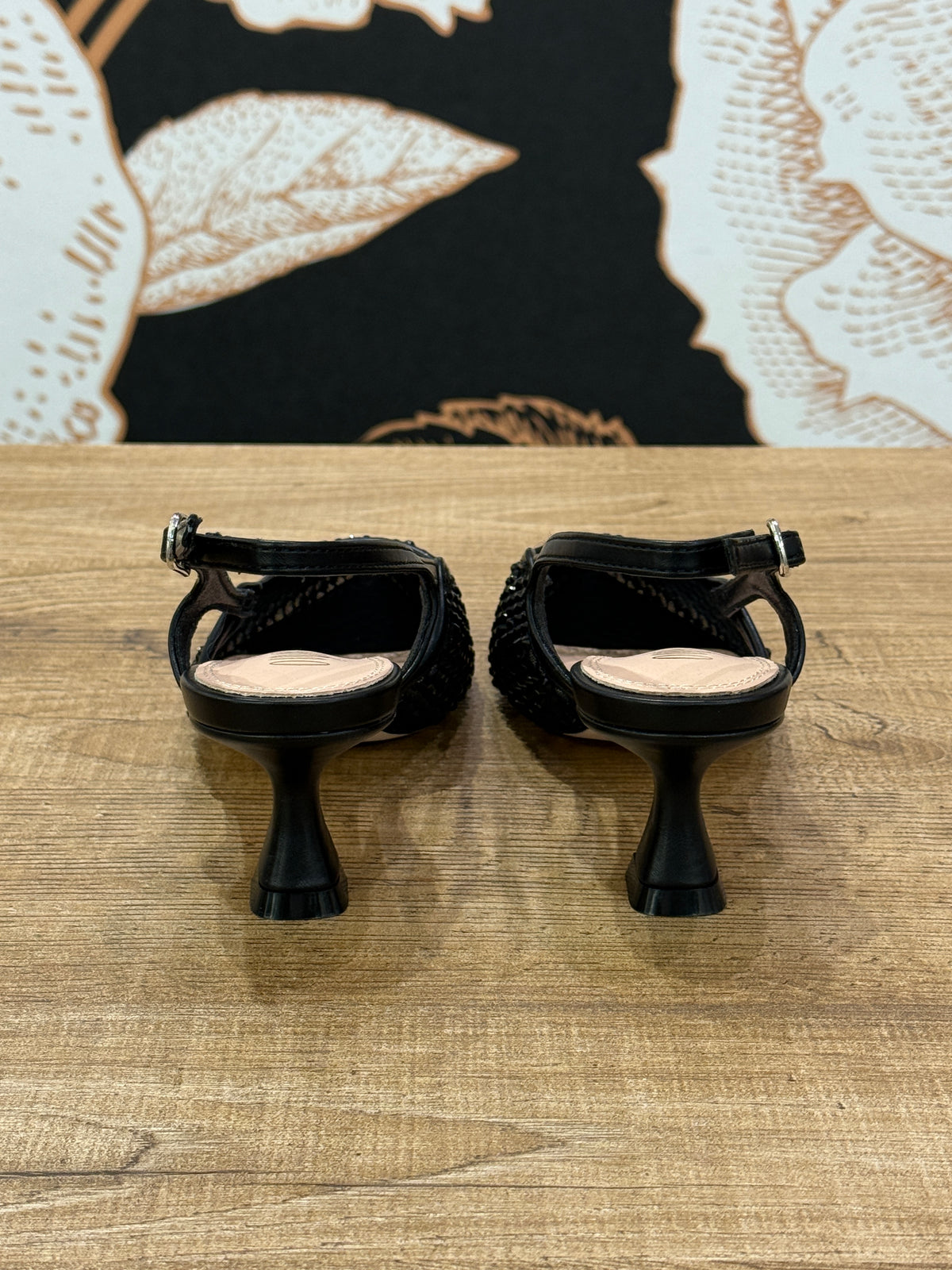 Slingback lavorazione traforata nera  con strass -Ovyé