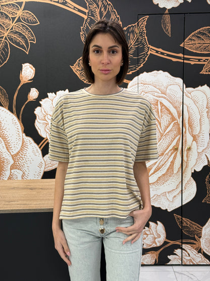 T-shirt a righe con dettaglio pizzo - Philia Loft