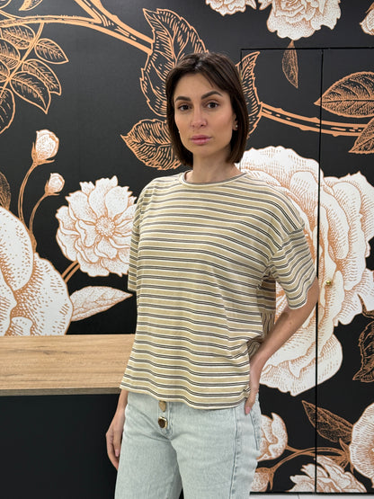 T-shirt a righe con dettaglio pizzo - Philia Loft