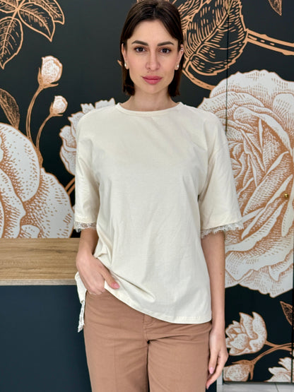 T-shirt aperta sul retro con inserti in pizzo - Philia Loft