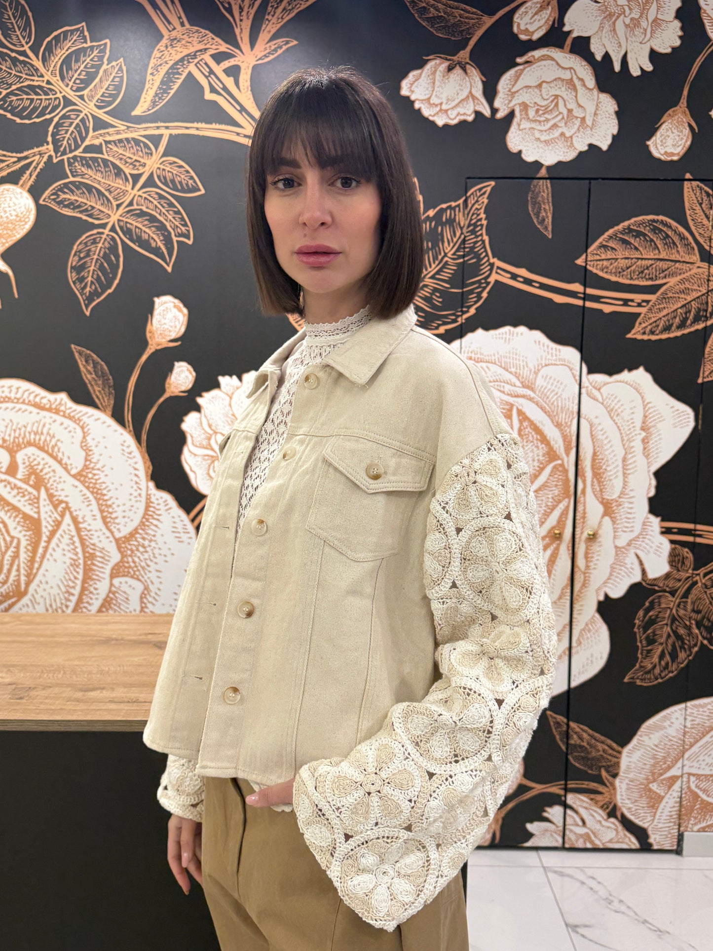 Giacca con maniche ricamate crochet - HAVEONE