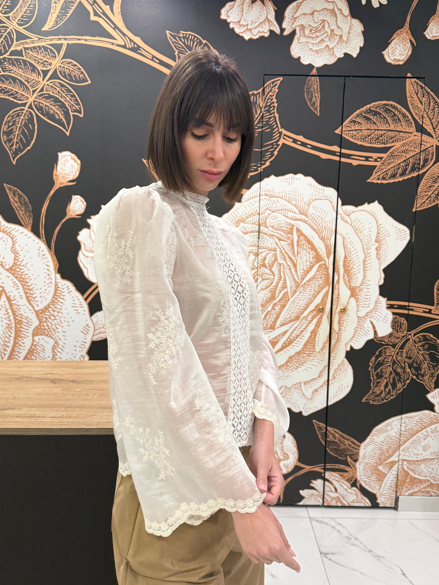 Blusa passamaneria e maniche a campana - HAVEONE