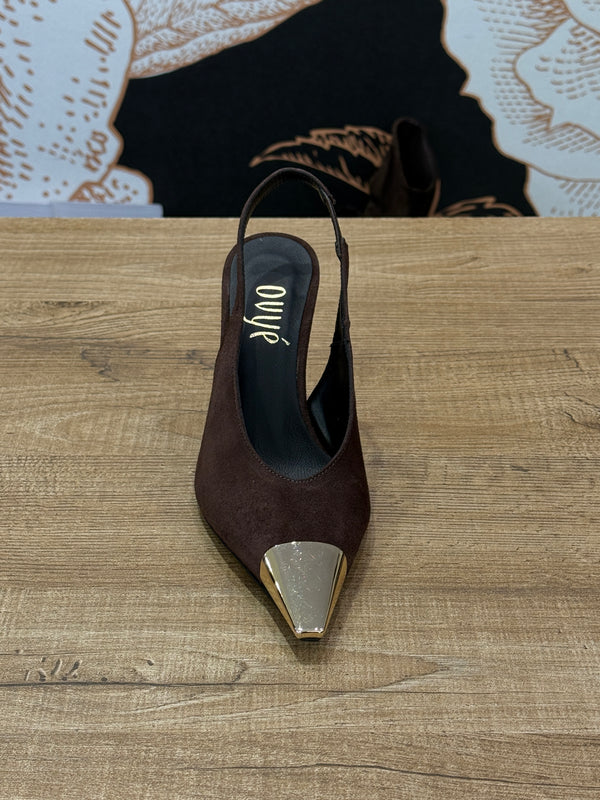 Decolletè modello slingback in camocsciomoro con punta in metallo - ovyé