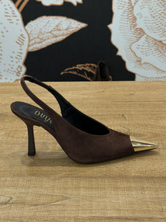 Decolletè modello slingback in camocsciomoro con punta in metallo - ovyé