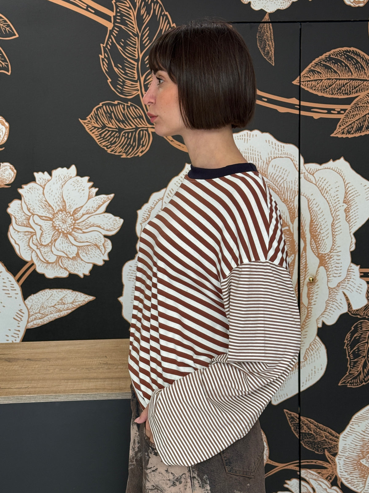 T-SHIRT MILLE RIGHE MANICA CAMPANA   COLLO A CONTRASTO - HAVEONE