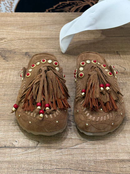 Sabot in suede con frange e perline - Ovyé