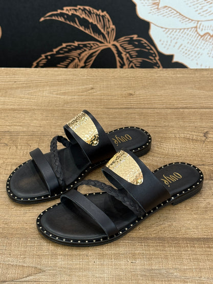 Sandalo in pelle nero con placca oro - Ovyè