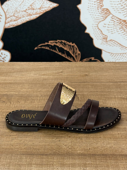 Sandalo in pelle marrone con placca oro - Ovyè