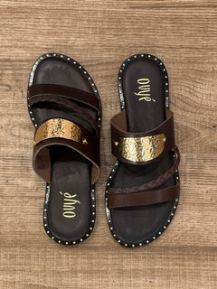 Sandalo in pelle marrone con placca oro - Ovyè