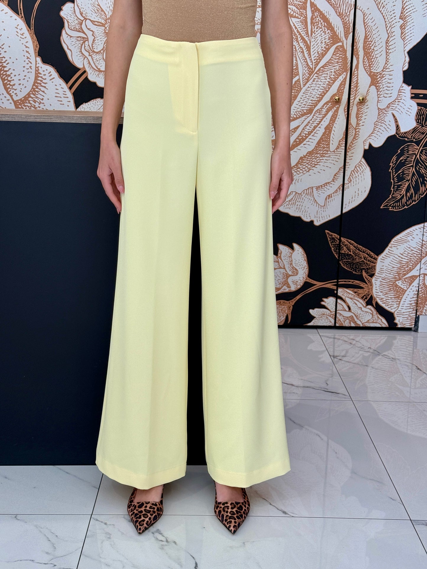 Completo giacca cintura e pantalone giallo limone - Kontatto