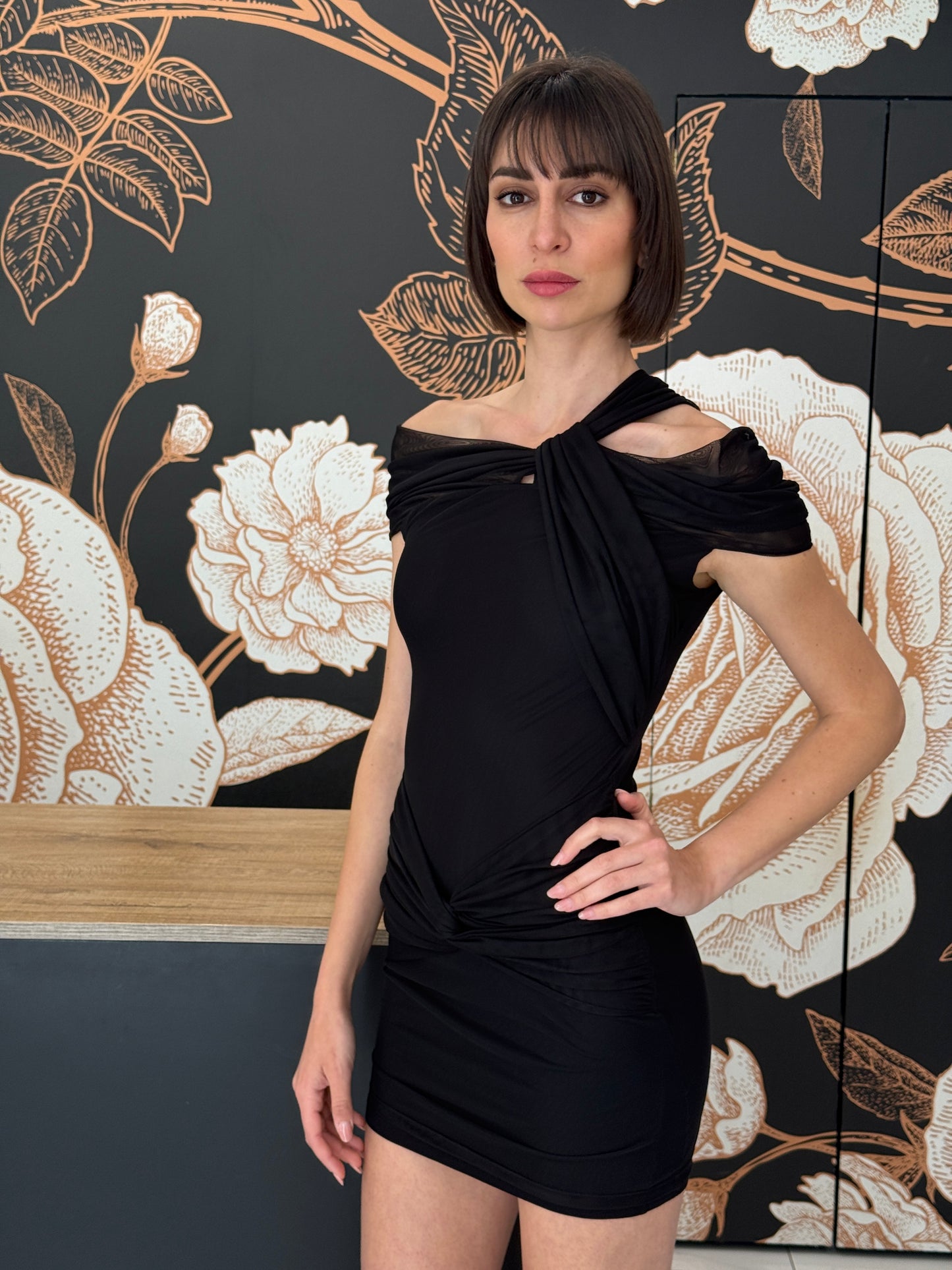 Abito corto in tulle con nodo nero - Kontatto