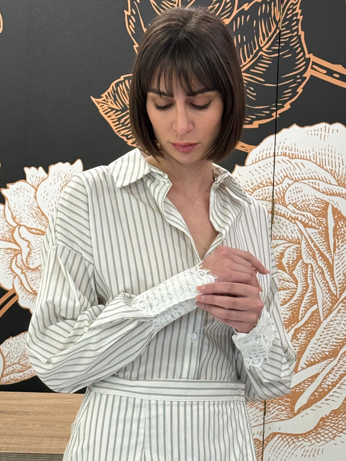 Camicia over gessata con pizzo - Kontatto
