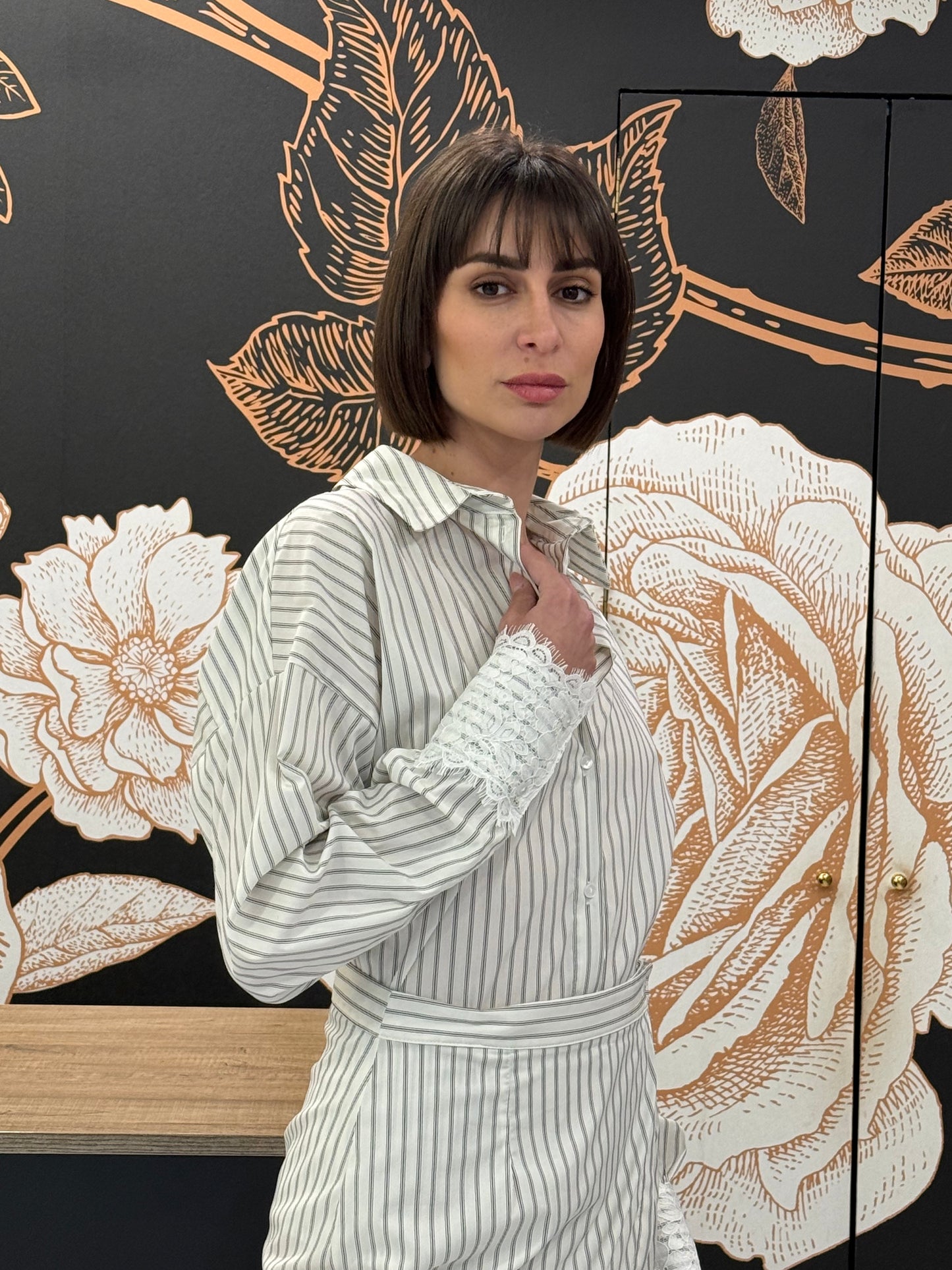 Camicia over gessata con pizzo - Kontatto