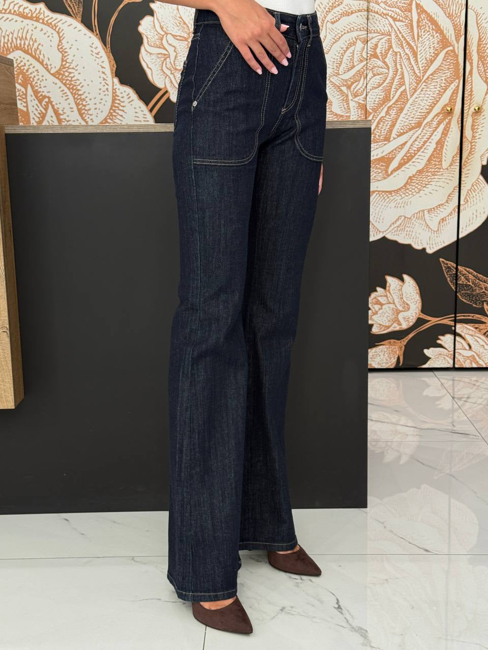 Jeans a zampa con tasche a toppa impunture a contrasto denim scuro - Haveone