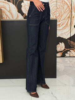 Jeans a zampa con tasche a toppa impunture a contrasto denim scuro - Haveone