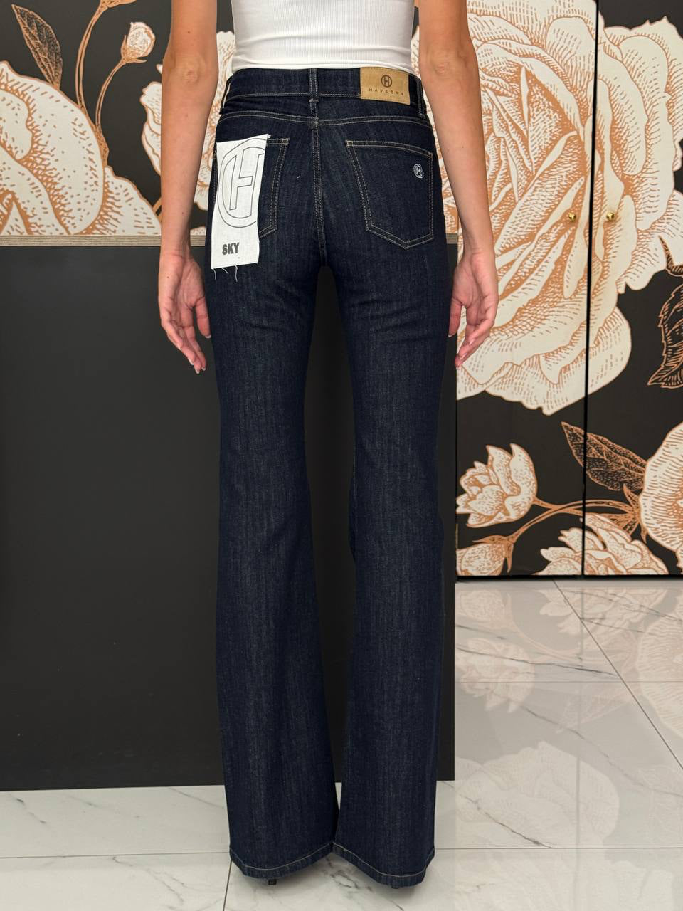 Jeans a zampa con tasche a toppa impunture a contrasto denim scuro - Haveone