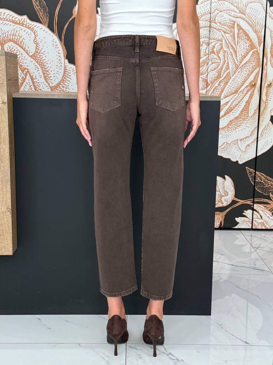 Jeans modello Zoe bottoni gioiello color fondente - Vicolo