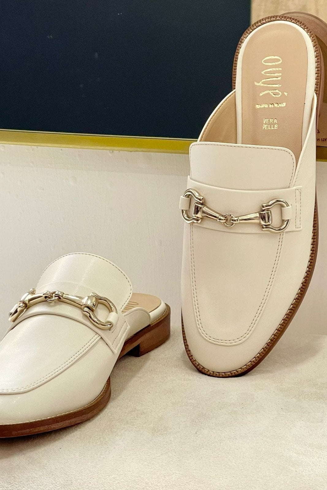 Slipper in pelle con morsetto