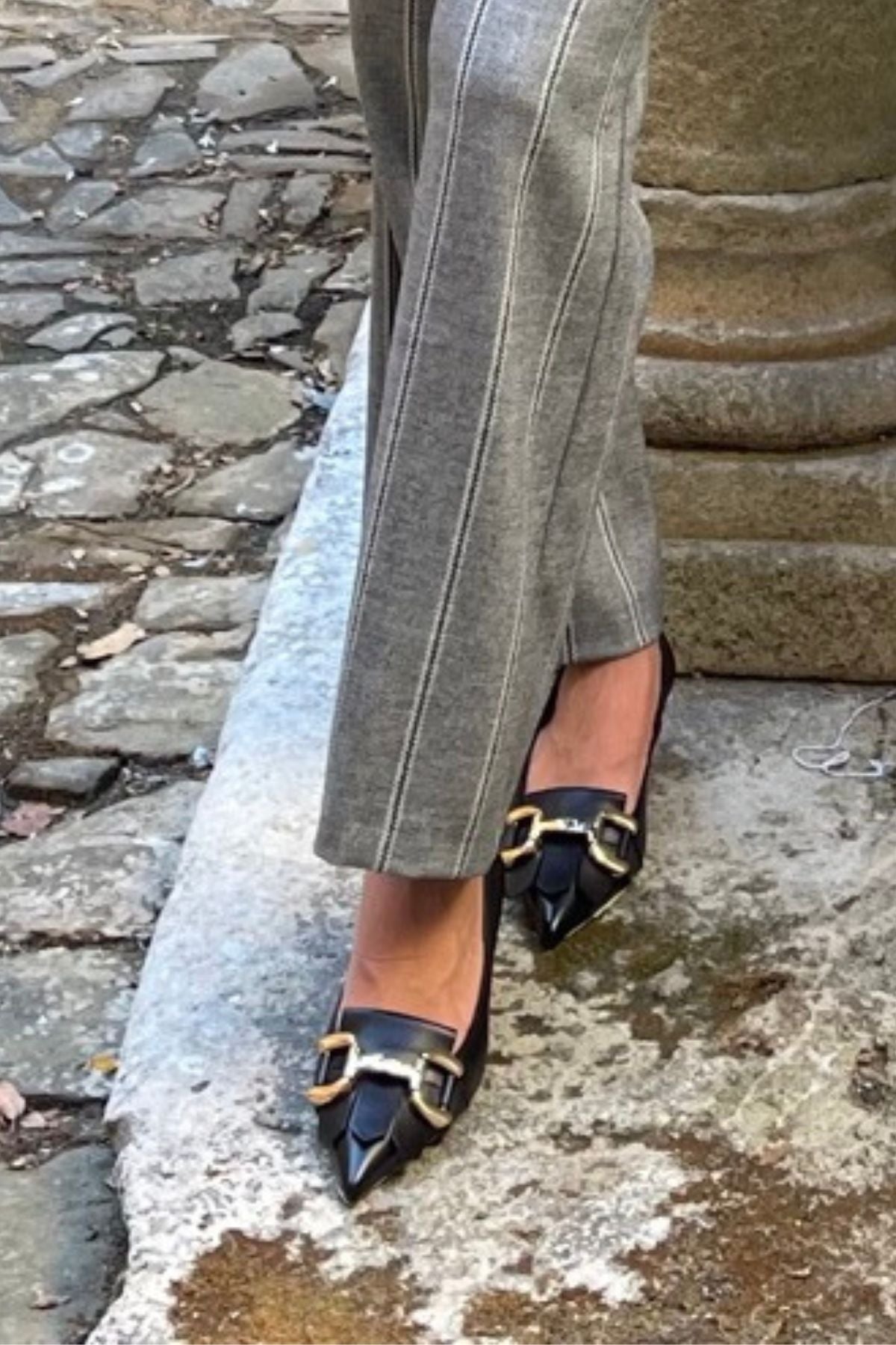 Decollete in pelle con morsetto e frange