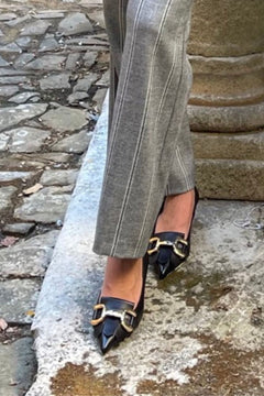 Decollete in pelle con morsetto e frange