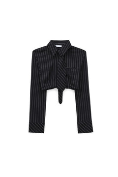 Camicia cropped gessata con cravatta