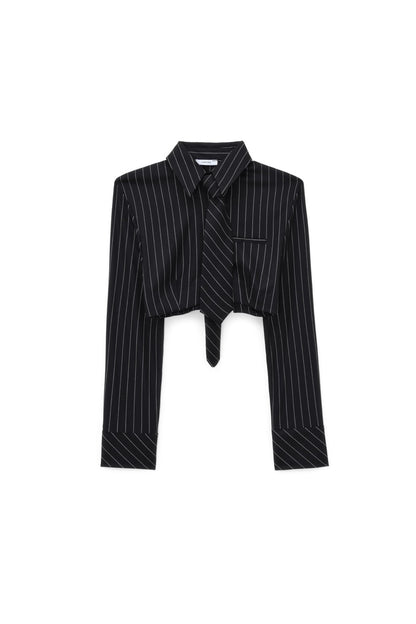 Camicia cropped gessata con cravatta