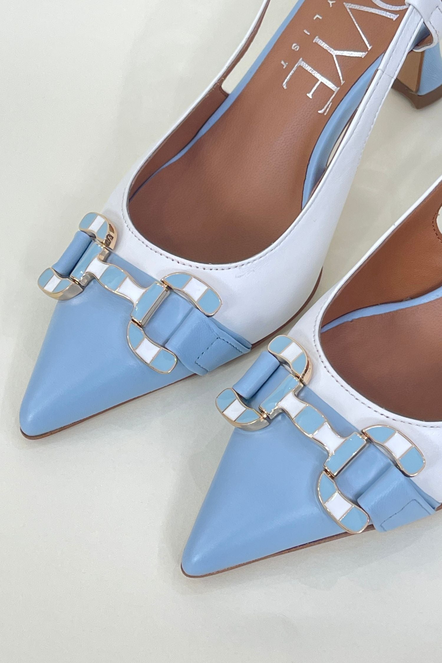 Slingback a punta doppio colore con staffa - Ovye