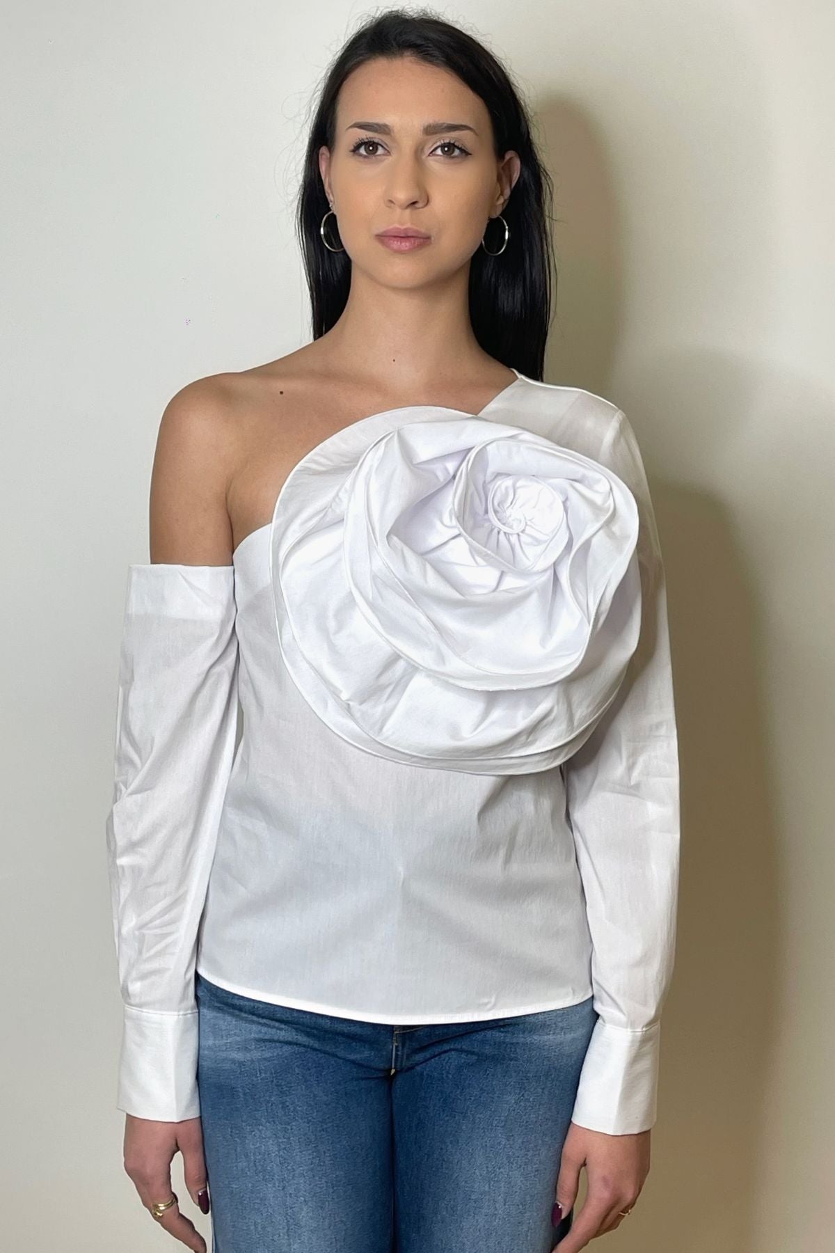 Camicia con fiore bianca - Kontatto