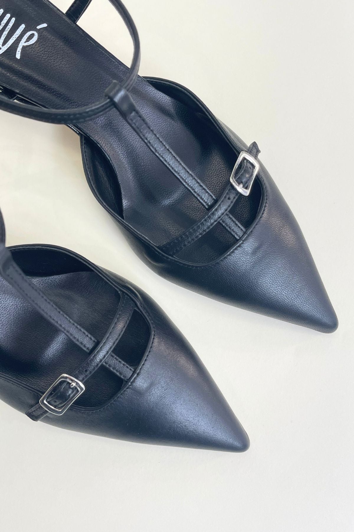 Slingback nera con cinturino alla caviglia - Ovyè
