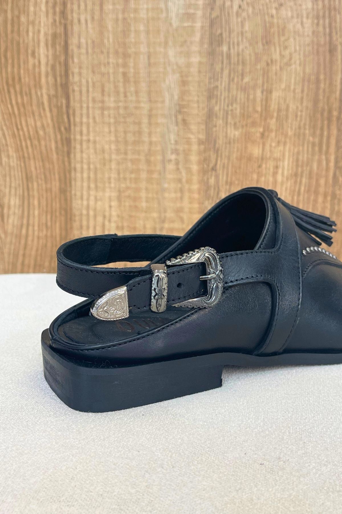 Sabot con nappine in vitello nero - Ovyé