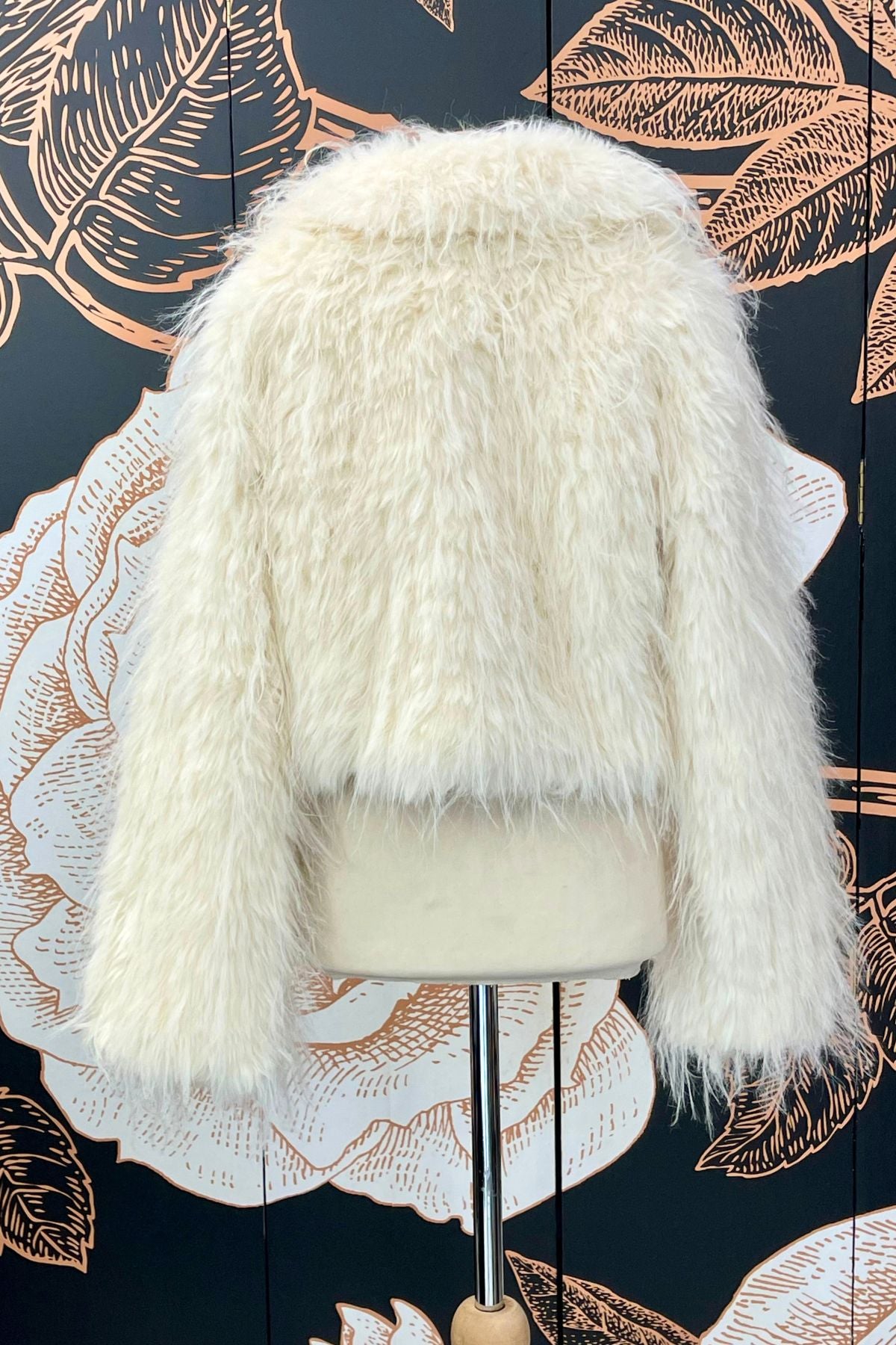 Pelliccia crop a pelolungo  colore latte - Eleh