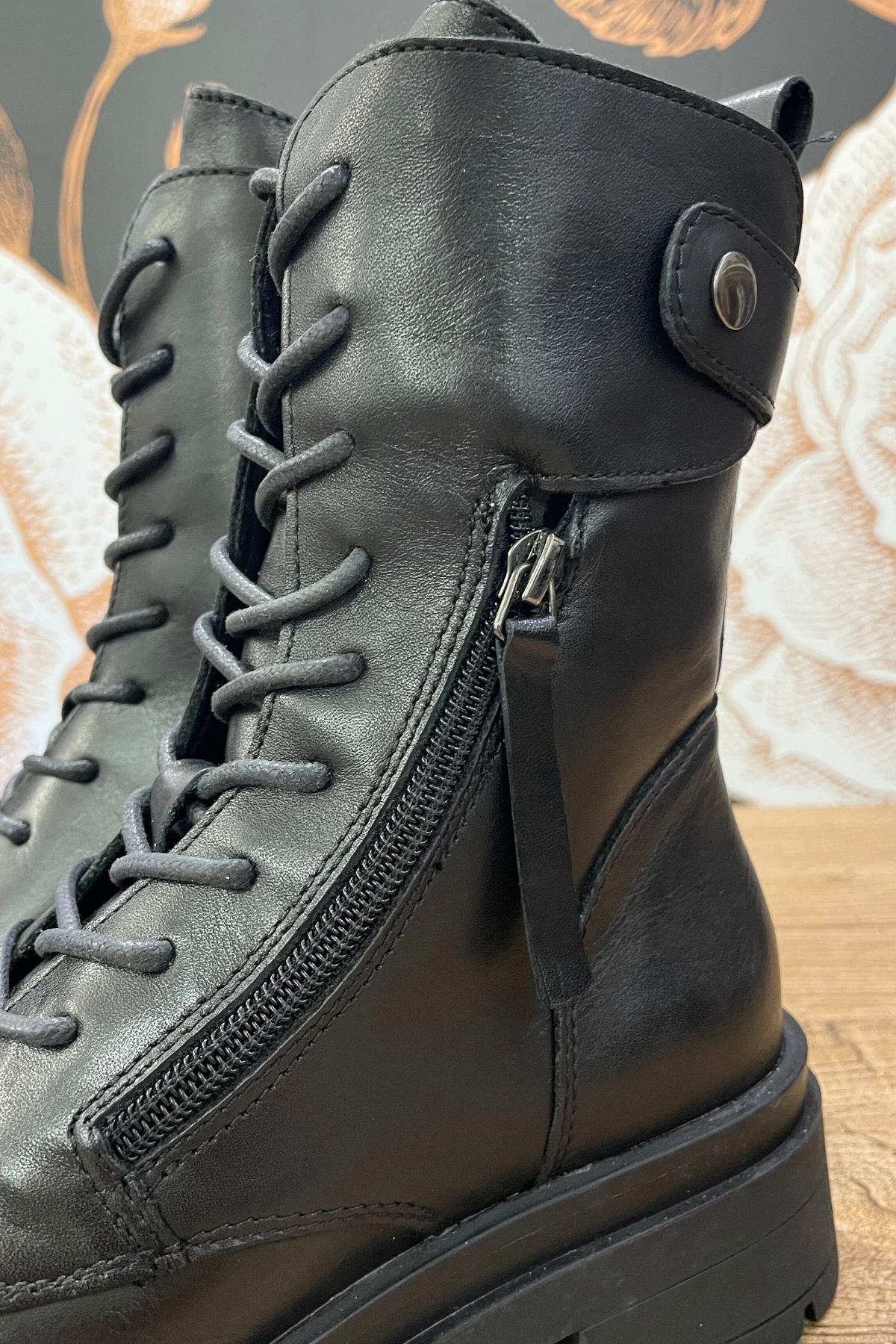 Anfibio nero in pelle - Ovyè