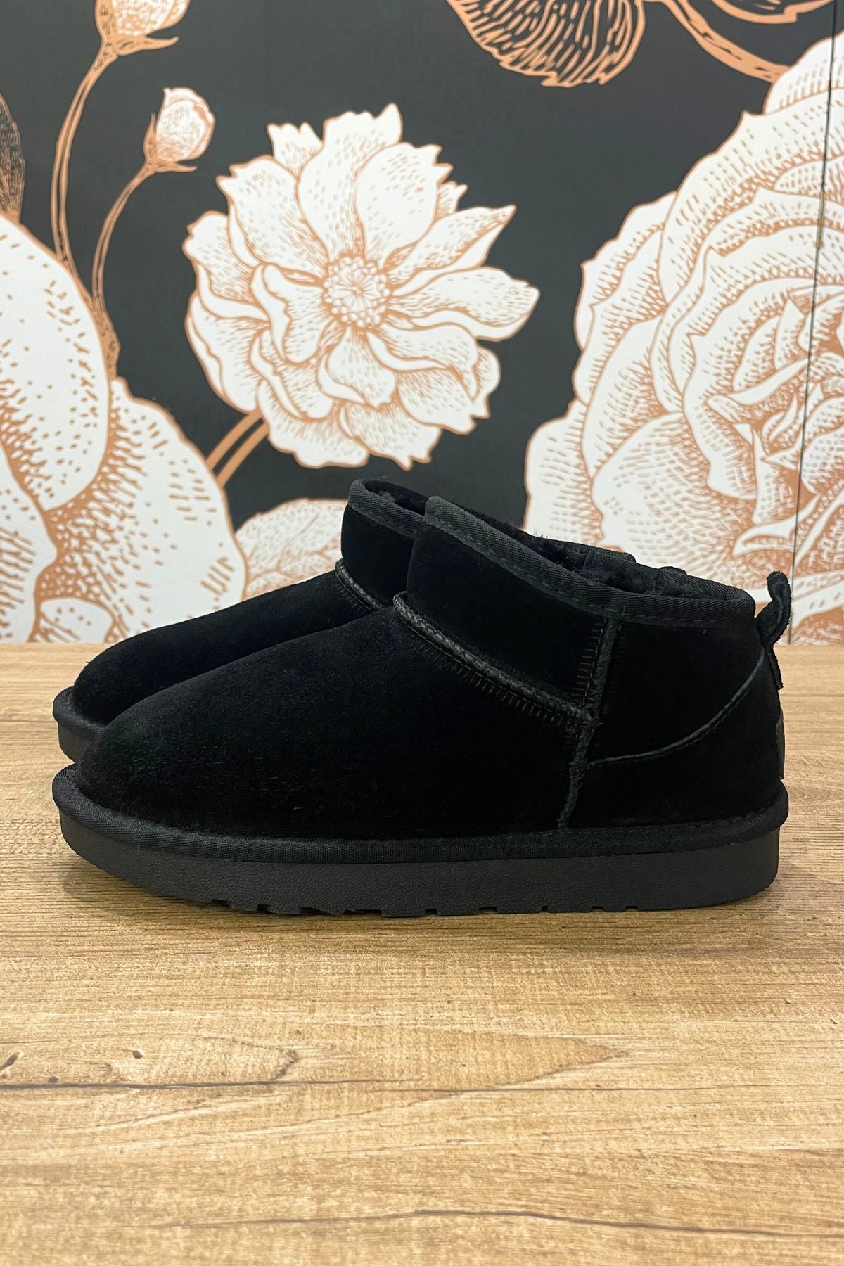 Stivaletto mini in camoscio nero  - Ovyè