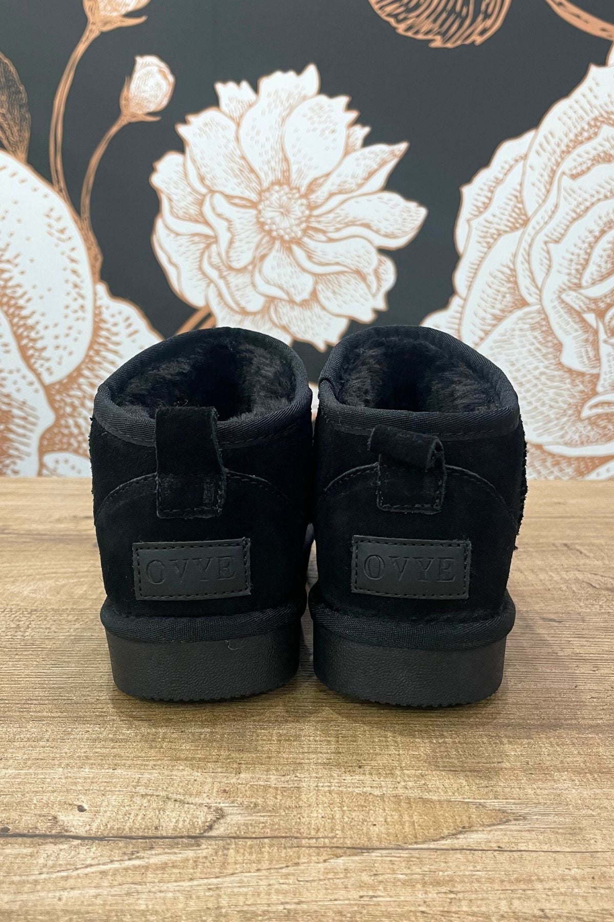 Stivaletto mini in camoscio nero  - Ovyè