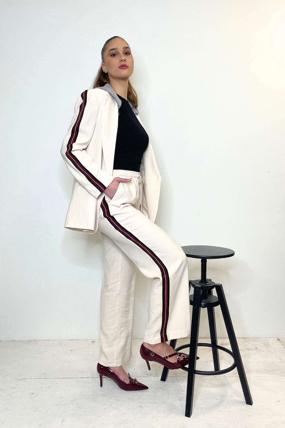 Pantalone con bande laterali  crema - Kontatto