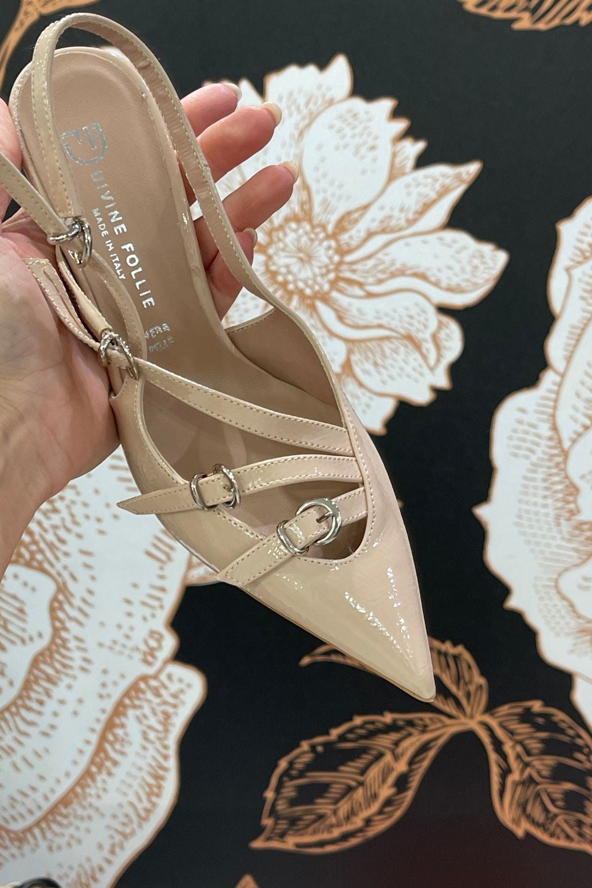 Slingback nude in vernice fibbie - Divine Follie