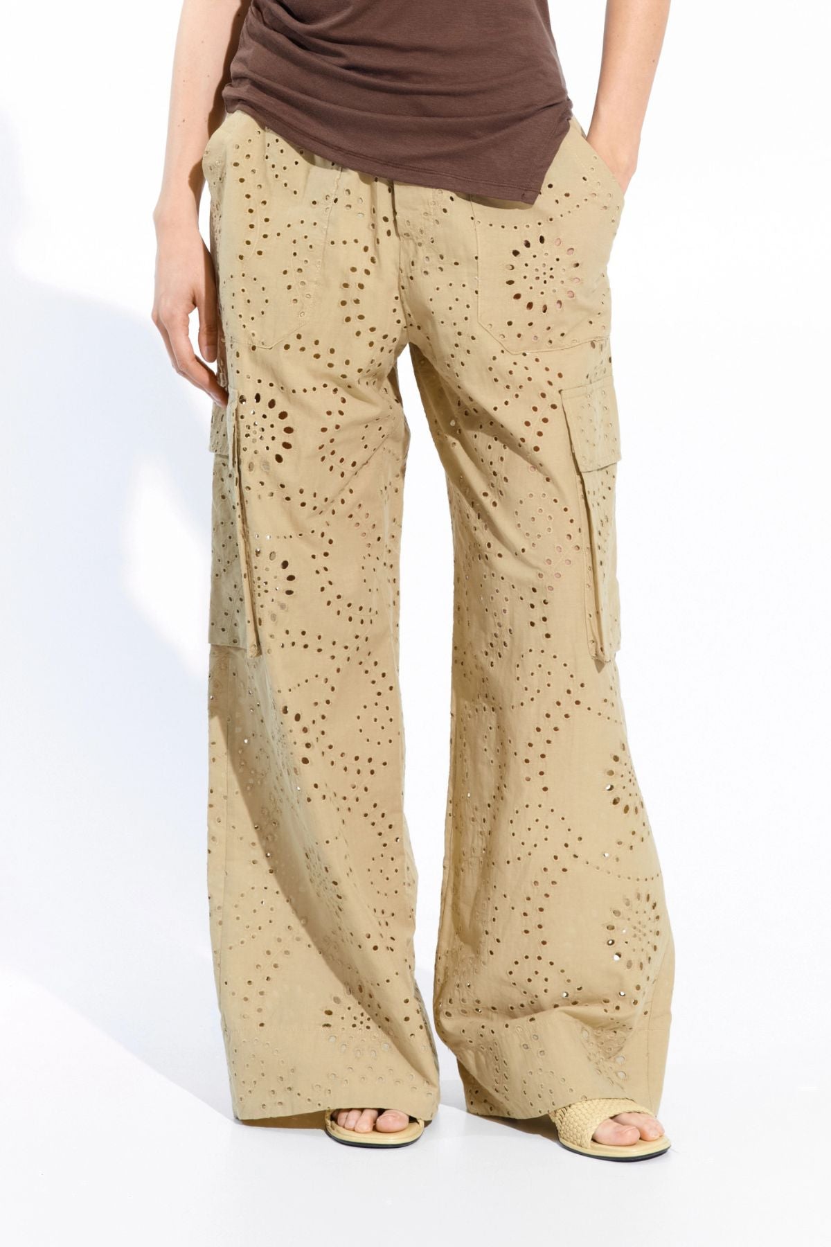 Pantaloni cargo in sangallo cammello  - Lumina