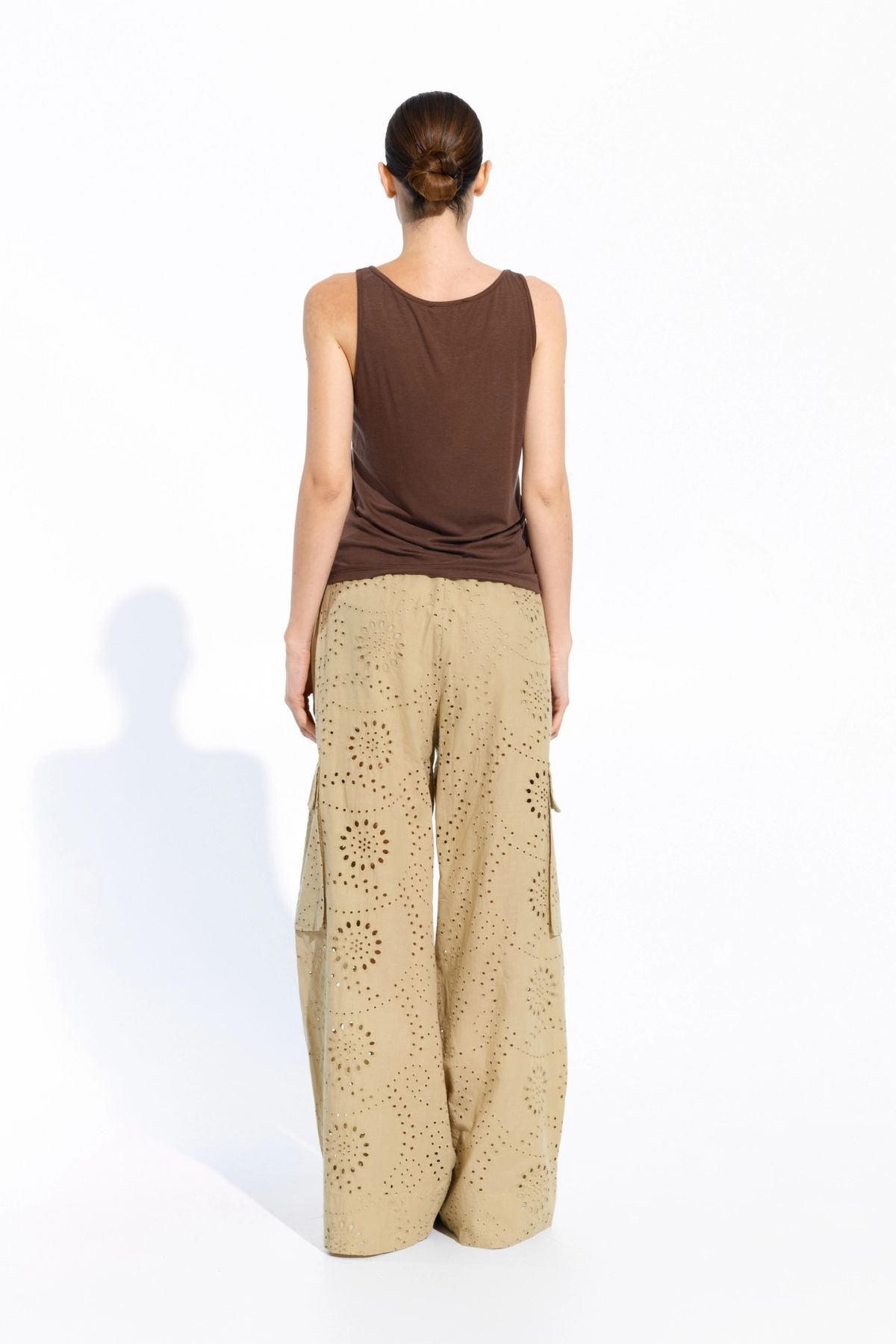 Pantaloni cargo in sangallo cammello  - Lumina