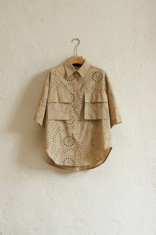 Camicia sangallo con maxi tasca cammello - Lumina