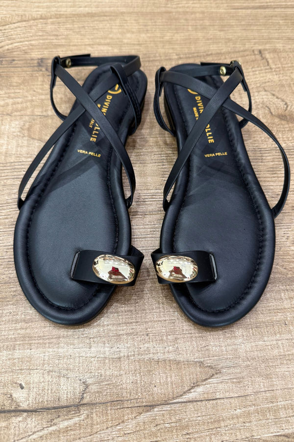 Sandalo flat con striscette e decorazione metallica - Divine Follie