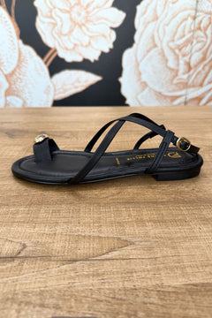 Sandalo flat con striscette e decorazione metallica - Divine Follie